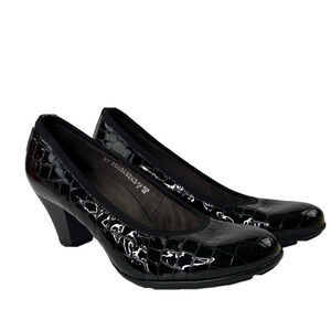 Mephisto Black Heels with Chunky Heel and Glossy Finish